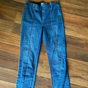 Ankle blue jeans